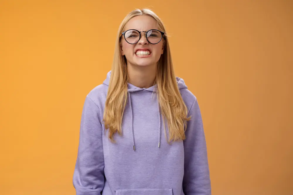 Blond Girl Show Teeth Warn Can Stand Herself Bite Utc